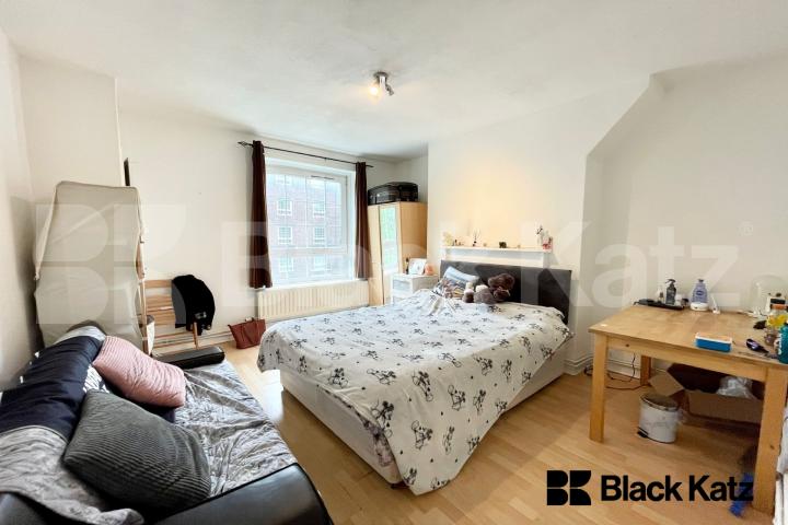 Neutrally decorated, prime location, wooden floors throughout  Law Street, Borough/London Bridge